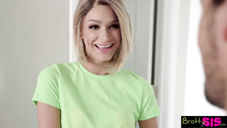 Stepsister Wanted to Apologize to her Bro by Sucking and Fucking his Cock