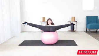Flexible Teen Chick Can Do Lot of Crazy Positions While Getting Fucked