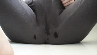 Horny Chick Masturbates and Squirts in her Yoga Pants