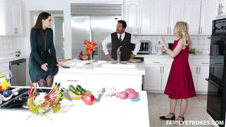 Two Horny Couples Enjoying Nice Thanksgiving Foursome Fuck for the Dinner