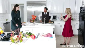 Two Horny Couples Enjoying Nice Thanksgiving Foursome Fuck for the Dinner