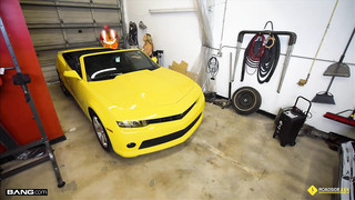 Luxury Babe Gets Pussy Banged For Fixing Her Car