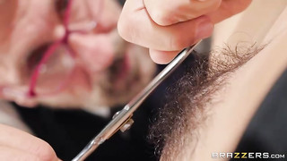 Kinky Barber Licking And Fucking Horny Pussy At Work