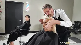 Kinky Barber Licking And Fucking Horny Pussy At Work