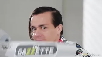 Kinky Barber Licking And Fucking Horny Pussy At Work