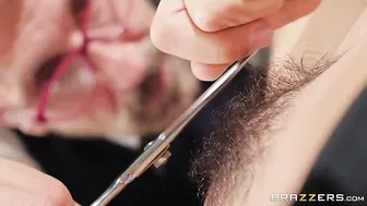 Kinky Barber Licking And Fucking Horny Pussy At Work