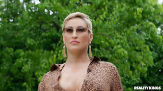 Pool Boy Peeped On Mom And Fucked Her Cock Hungry Pussy Good