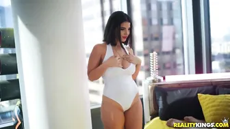 Brunette Slut Gives Something More Than Just a Regular Massage for a Few More Bucks