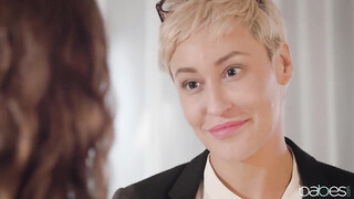 Blonde Short Hair Milf loves Licking Young Juicy Teen Pussies