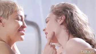 Blonde Short Hair Milf loves Licking Young Juicy Teen Pussies