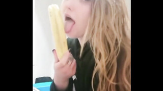 Girls Sucking And Deepthroat Banana