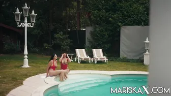 Valentina Ricci and Mariska Fucking Poolside