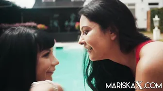 Valentina Ricci and Mariska Fucking Poolside