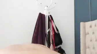 Flaquita desnuda con hermoso culo
